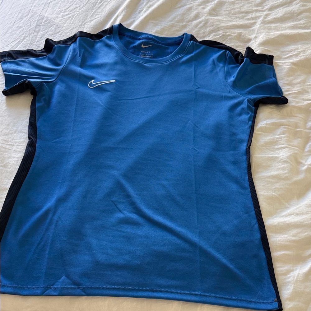 Nike Men's Vibrant Blue and Black Tee